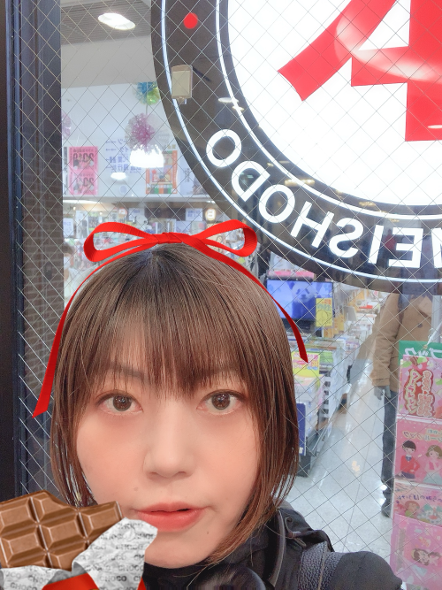 自撮りも加工も初々しい。