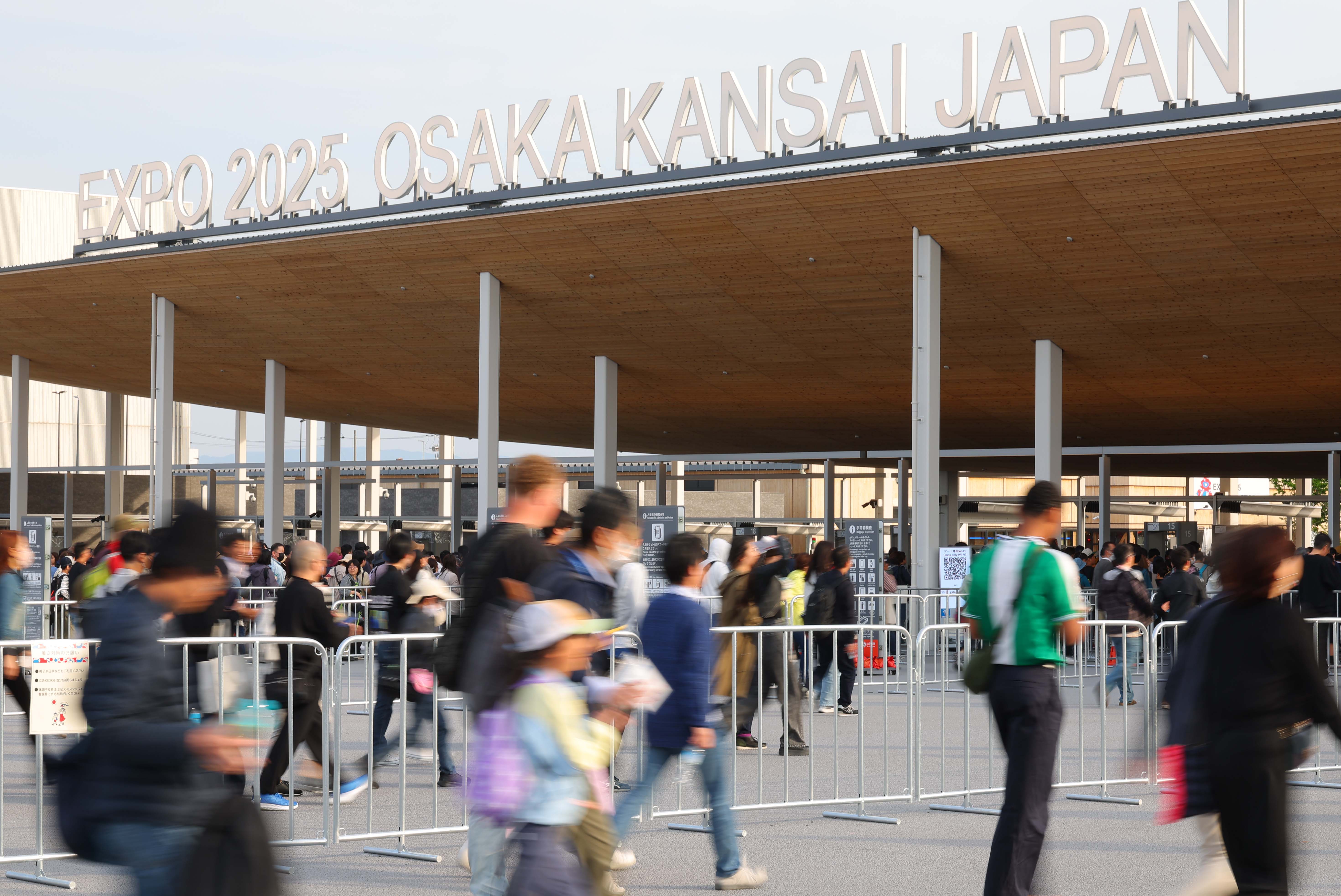 東ゲート入口（C）日刊ゲンダイ