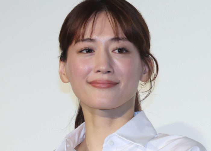 ドラマ『ひとりでしにたい』主演の綾瀬はるか（C）日刊ゲンダイ