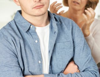 44歳の夫が隠れマザコンだった。「ベッタリ、とは違うんです」男が義母に“わざと”口論をしかける理由とは