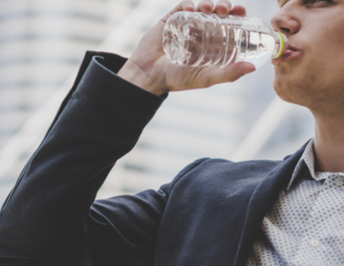 暑いのはわかるけど（写真:iStock）