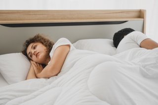 別々に寝たいのに（写真:iStock）