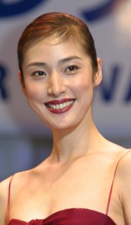 【写真特集】天海祐希の美デコルテにうっとり♡ 粋な着物姿も