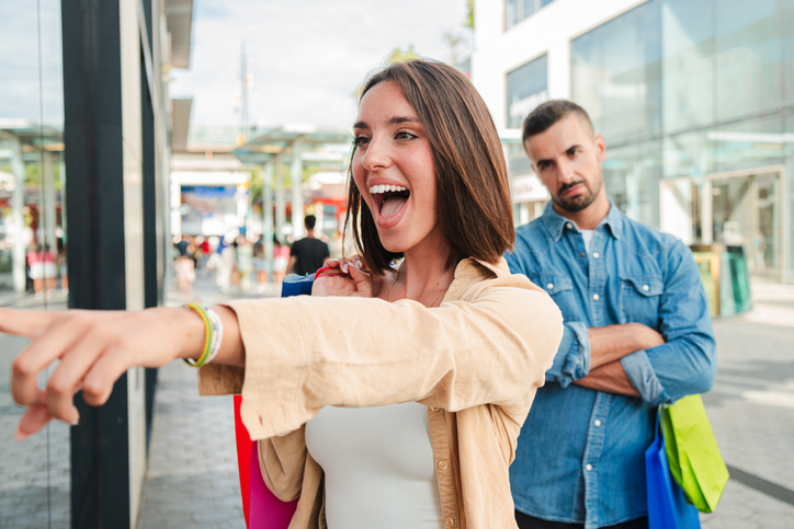 買わへんのかーい（写真:iStock）