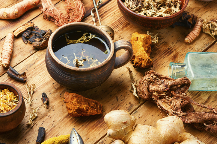 漢方で根本改善を目指そう（写真:iStock）