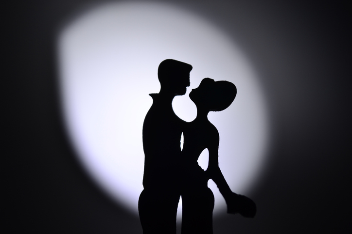 自分の友人と（写真:iStock）