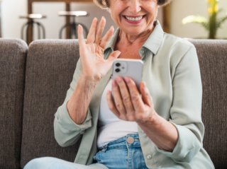 1時間の「孫を見せて～」攻撃がキツ…。電話魔の義母に妻がついた“大胆なウソ”