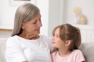 長女が義母を説得（写真:iStock）