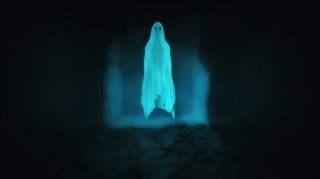 ギャー! 旅行先での恐怖体験6選。友人が車窓を見て真っ青に…満面の笑みを浮かべる人物が