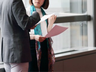 「なんで私が異動なの?」業務違反を報告→なぜか地方赴任に…恐怖の人事エピソード6選