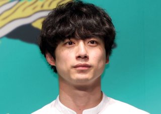坂口健太郎に逆セクハラ騒動。永野芽郁にmiwaとも…BLACKPINK リサだけじゃない“女性に押される”男の特徴