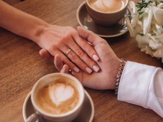 年収?顔?いや違う! 40代が“今いちばん惹かれる男”の条件6つ。41歳女性「いい意味で“無”の人がいい」