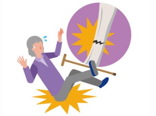 転倒→骨折→寝たきりに（写真:iStock）