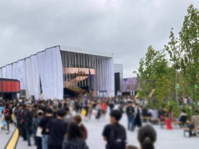 大阪万博はどこも大行列（C）日刊ゲンダイ