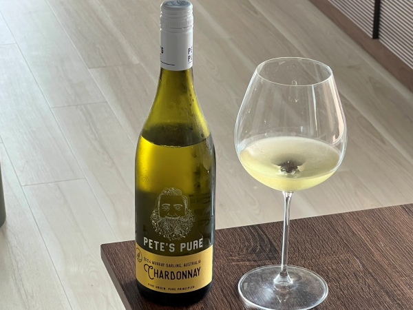「ピーツ・ピュア」シャルドネ（税込み1188円）（写真：市野瀬瞳／無断転載禁止、以下同）