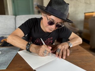 スマホ社会にゾゾッ…。65歳童貞、アナログ人間に世間は厳しい? 僕が“鉛筆”にこだわる壮大な理由