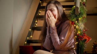 地獄のクリスマス！彼氏が親友と浮気してた…冬に思い出す“最悪の12月24日”エピソード４選