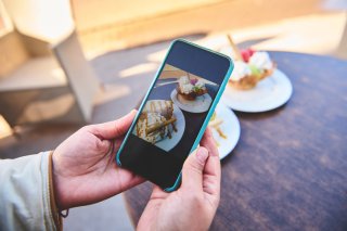 映えスイーツにご機嫌（写真:iStock）