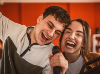 まだ恋できた! 大人の「青春」エピソード5選。カラオケデート、プリ機で“あの頃”がよみがえる♡