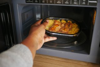 「妻は寄生虫っていうか…」浪費するだけの妻に嘆く42歳夫。結婚前の“女子力アピール”に騙された?