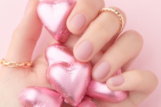 昔よりモテてます♡ 40代、愛される女の5つの証言。「女の価値=若さ」じゃないってホント?